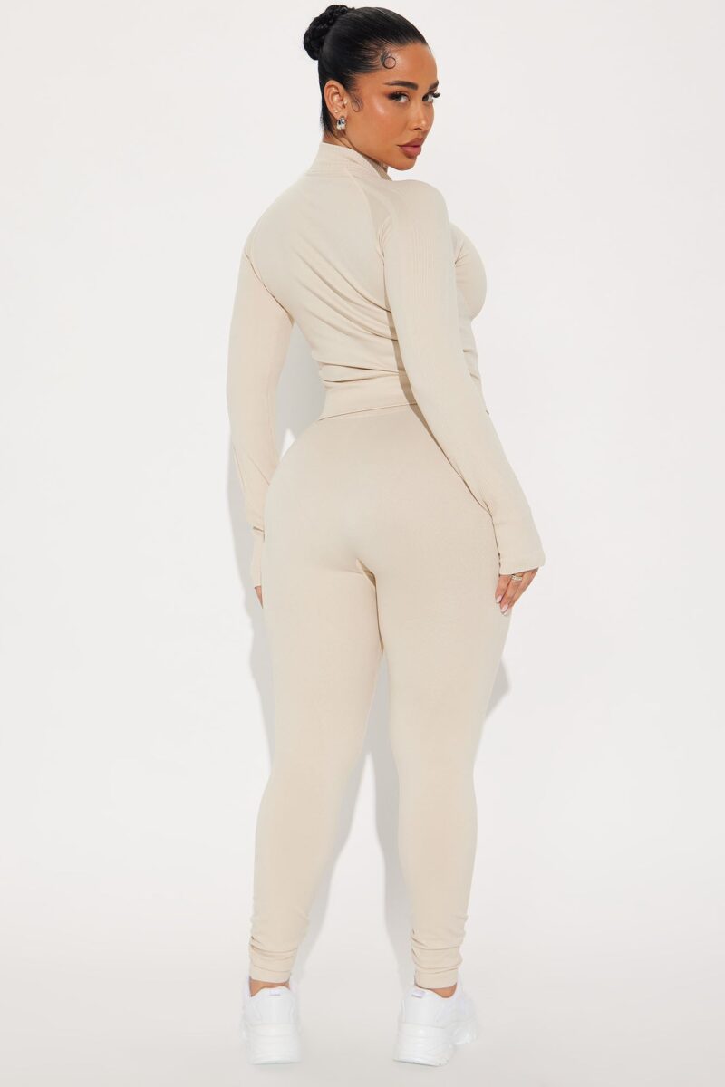 Conjunto Deportivo Moldeador Faye en Rosa - Image 5