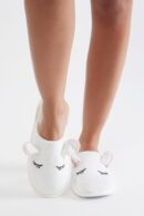Pantuflas Cerradas con Detalles de Animalitos y Brillo