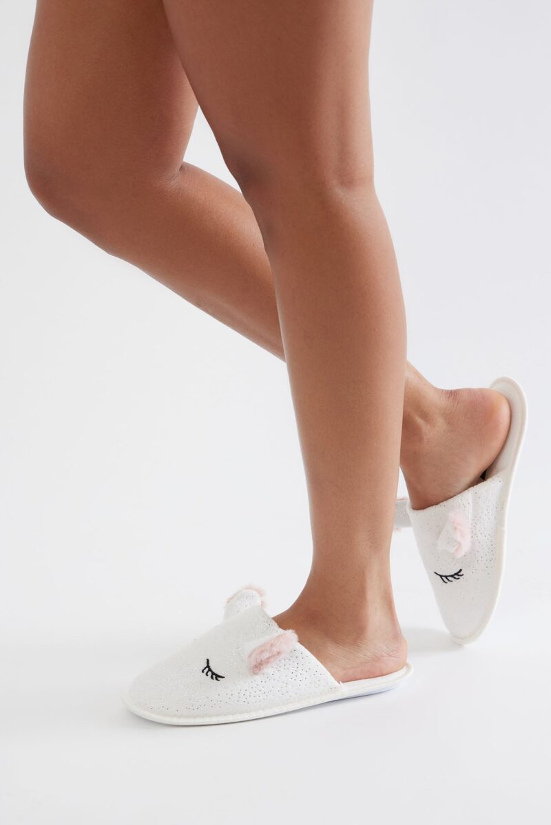 Pantuflas Cerradas con Detalles de Animalitos y Brillo - Image 8