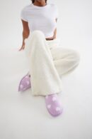 Pantuflas Cerradas con Estampado de Corazones