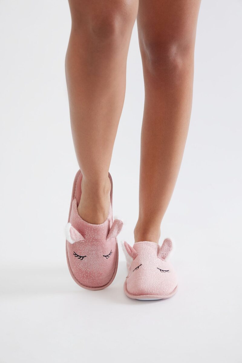 Pantuflas Cerradas con Detalles de Animalitos y Brillo - Image 2