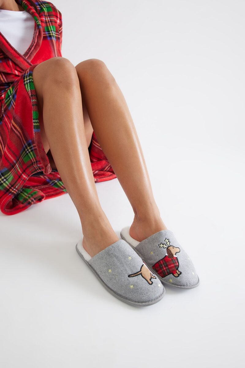 Pantuflas con Estampado de Perritos en Tonos Tierra - Image 5