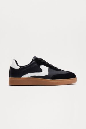 Zapatillas Urbanas con Cordones en Negro