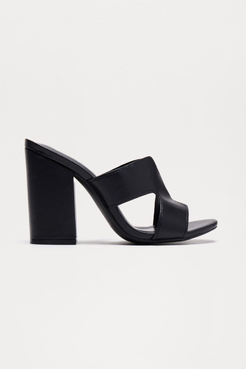 Mules con Tacón de 9 cm en Color Negro