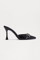 Zapatos de Tacón Alto Diseño Bicolor con Detalles Metálicos
