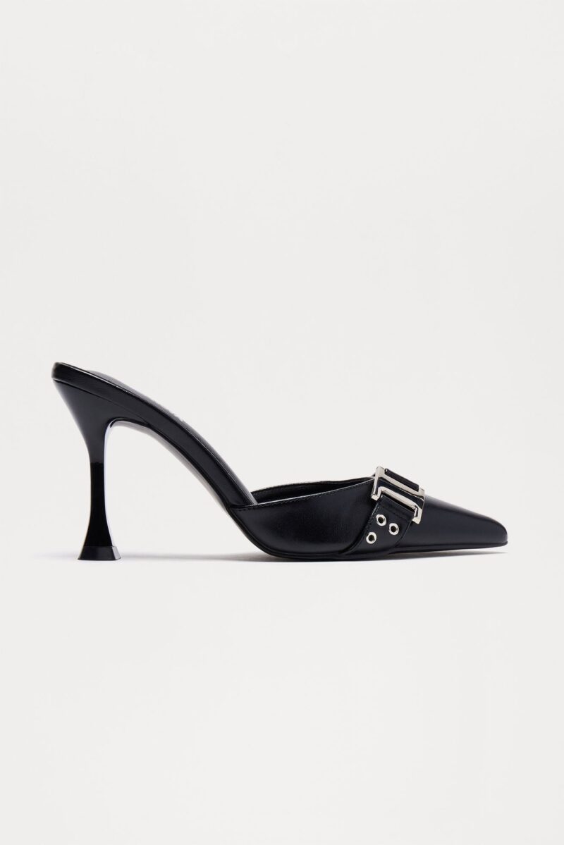 Zapatos de Tacón Alto Diseño Bicolor con Detalles Metálicos - Image 7
