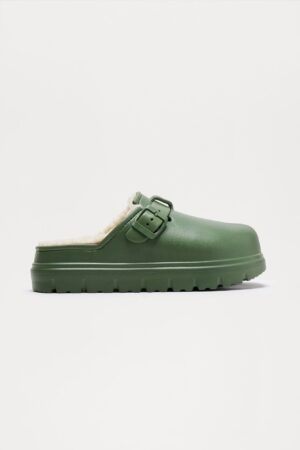 Sandalias Planas con Hebilla y Forro Sherpa