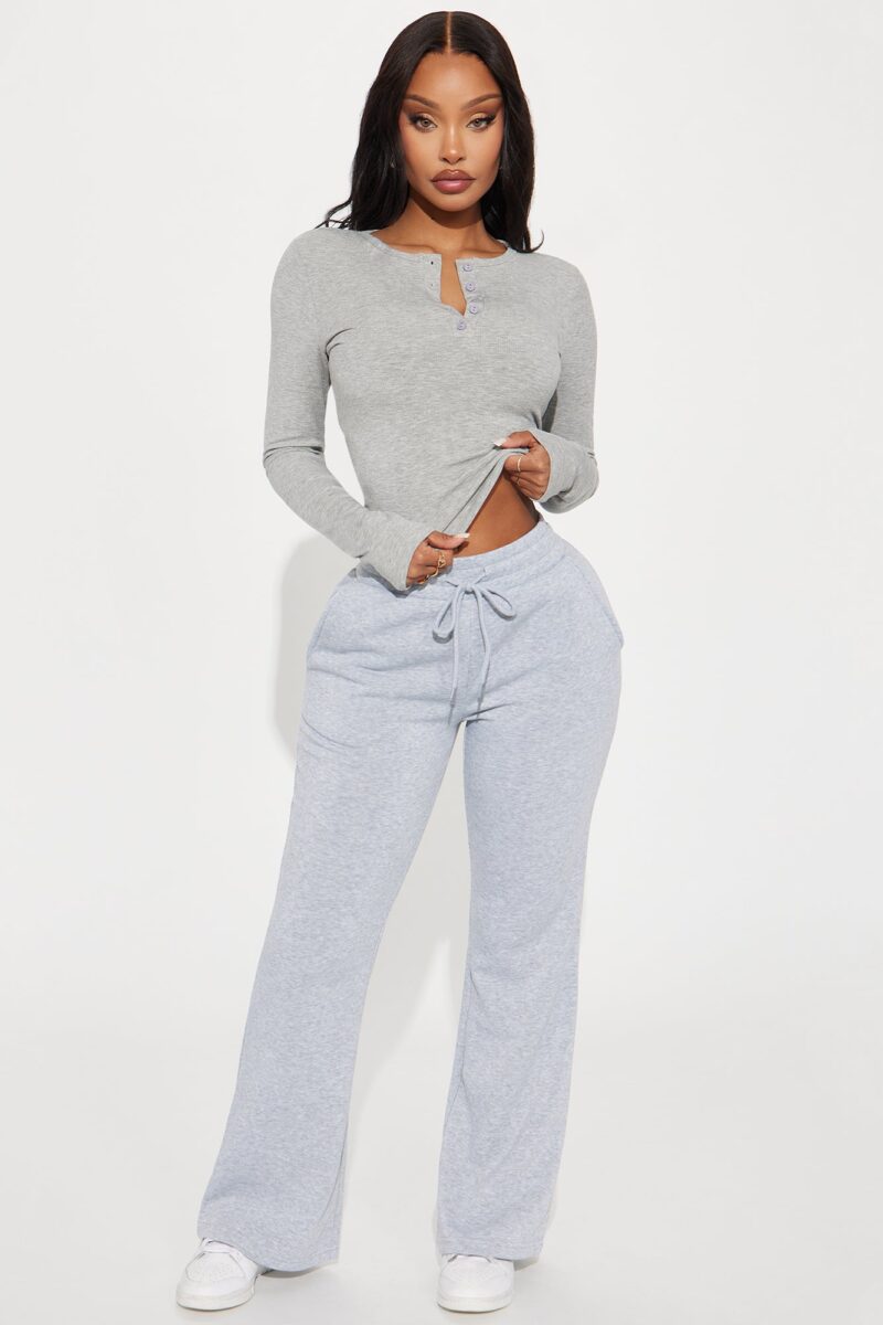 Pantalón Lounge Petite Campana con Cintura Elástica - Image 4