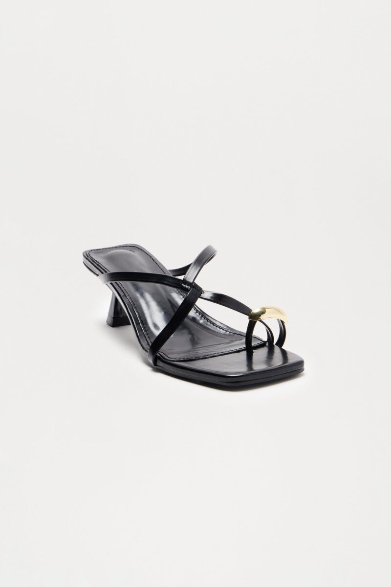 Sandalias de Tacón Gatito en Negro