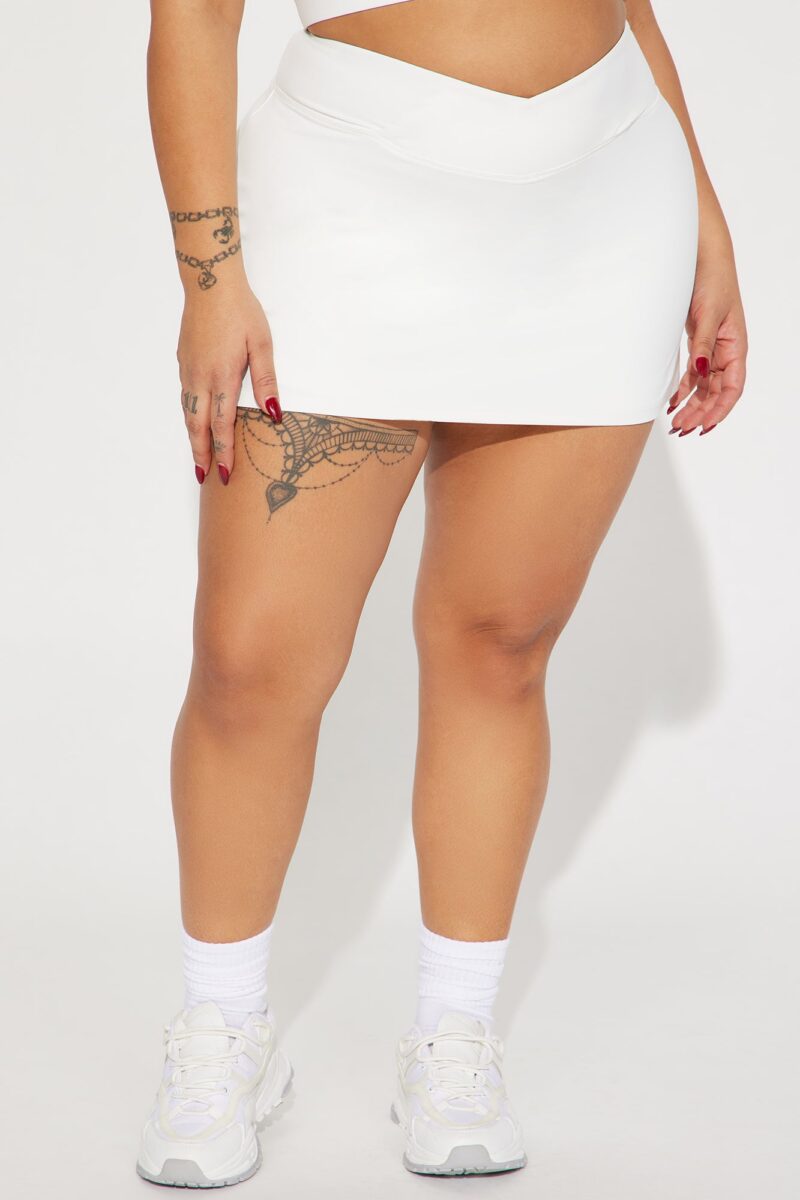 Falda Deportiva con Shorts de Compresión y Diseño Cruzado - Image 11