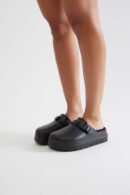 Sandalias Planas con Hebilla y Forro de Sherpa