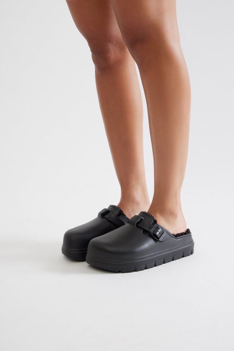 Sandalias Planas con Hebilla y Forro de Sherpa - Image 4