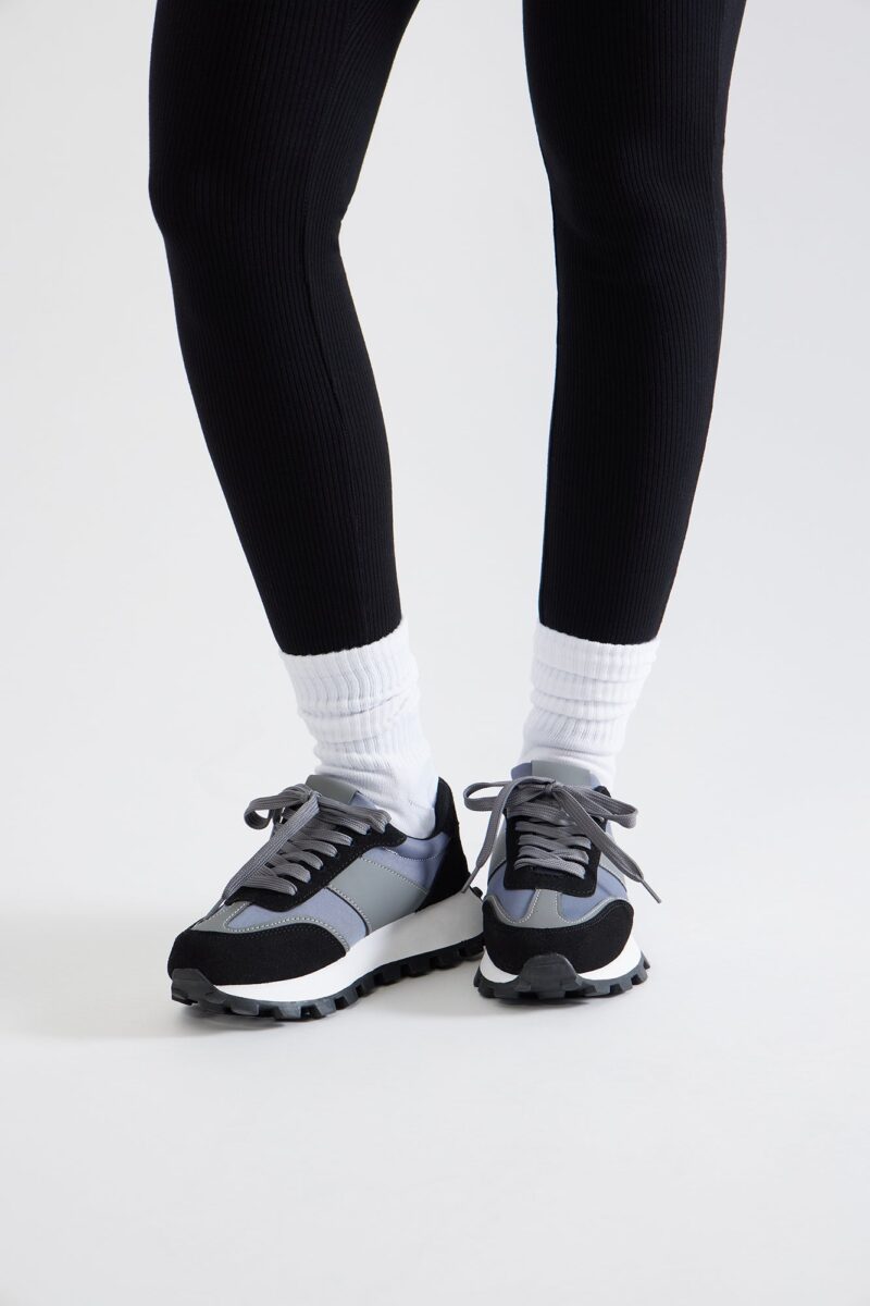 Zapatillas Bajas con Detalle de Cordones - Image 8