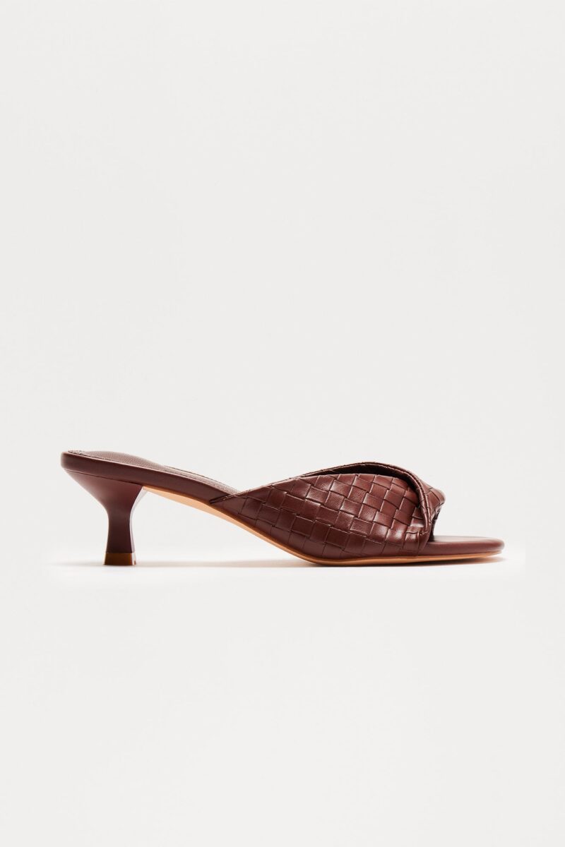 Mules Nala con Tacón Bajo en Color Marrón - Image 2