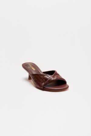 Mules Nala con Tacón Bajo en Color Marrón