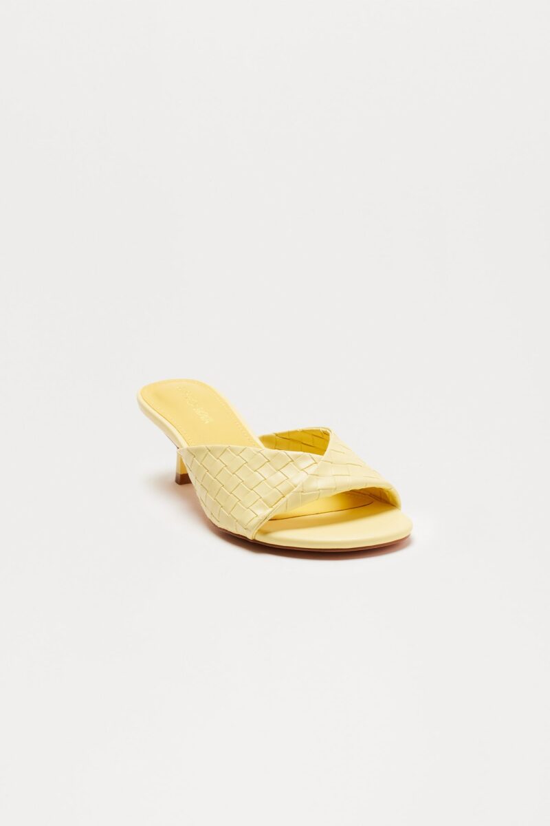 Mules Nala con Tacón Bajo en Color Marrón - Image 9