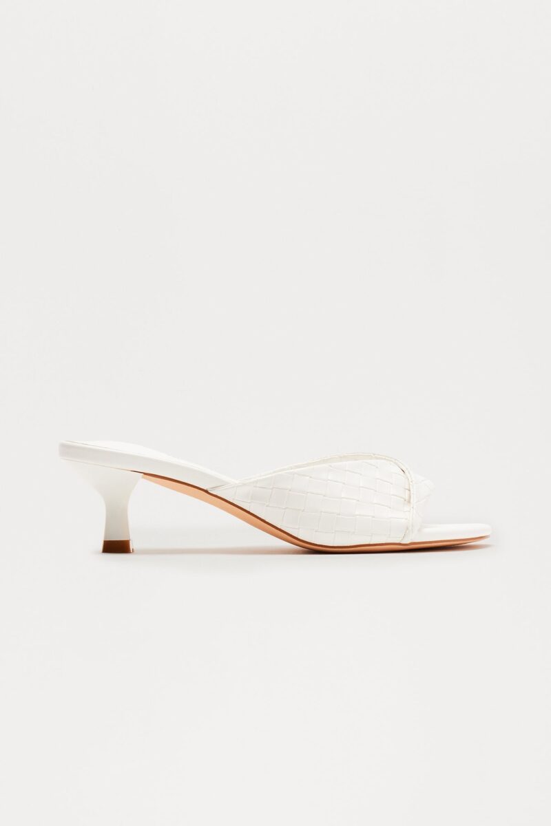 Mules Nala con Tacón Bajo en Color Marrón - Image 6