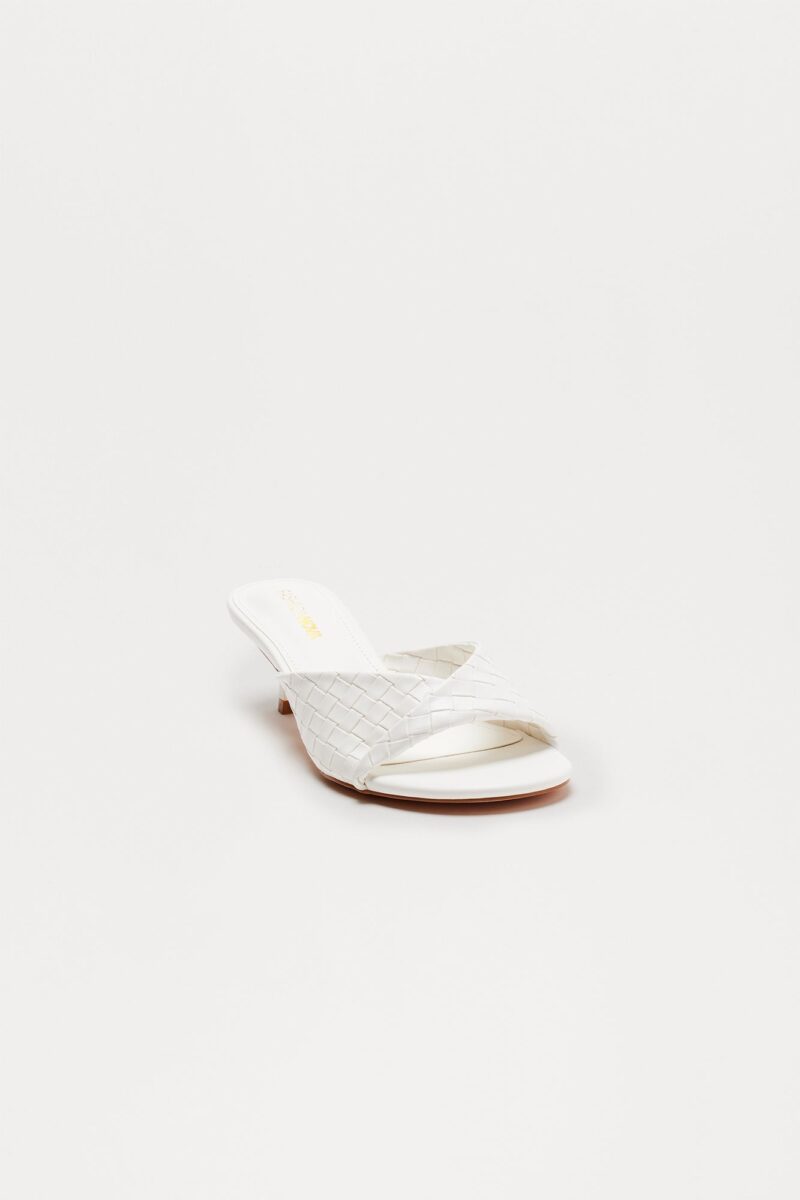 Mules Nala con Tacón Bajo en Color Marrón - Image 5