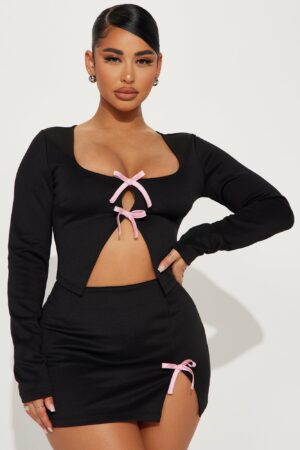 Conjunto de Falda y Top Manga Larga con Detalles de Lazos