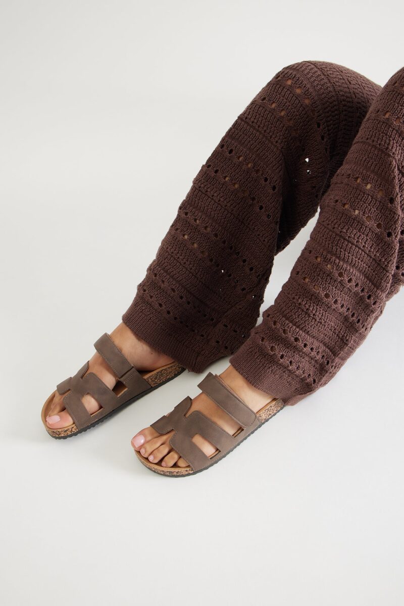 Sandalias de Corcho Planas en Blanco - Image 6