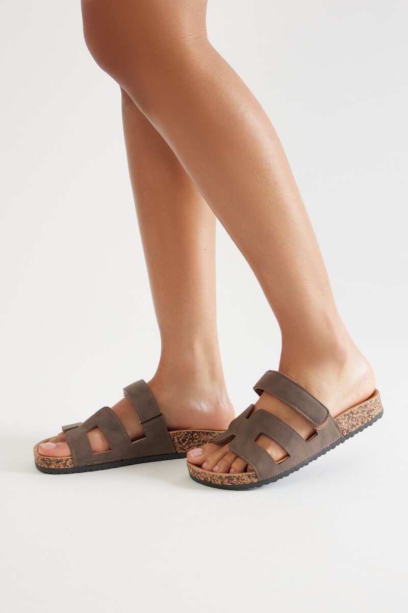 Sandalias de Corcho Planas en Blanco - Image 8