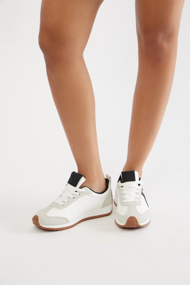 Zapatillas Doradas Bajas con Cordones - Image 14