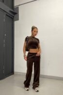 Conjunto de Terciopelo con Pantalón Ancho y Camiseta Crop